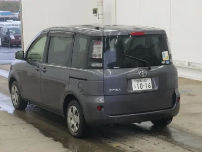 Toyota Sienta