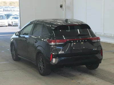 Nissan Aura