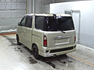 Daihatsu Atrai 7