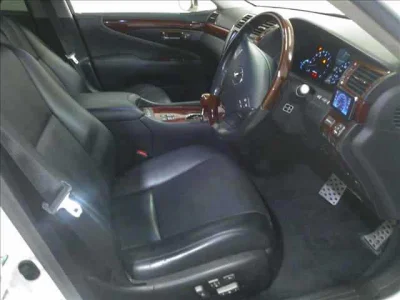 Lexus LS600hL