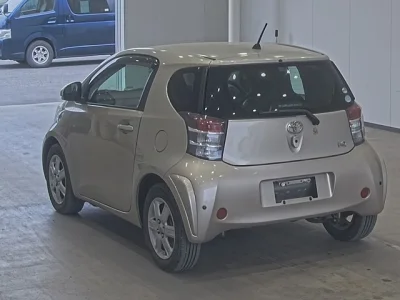 Toyota iQ