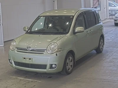 Toyota Sienta