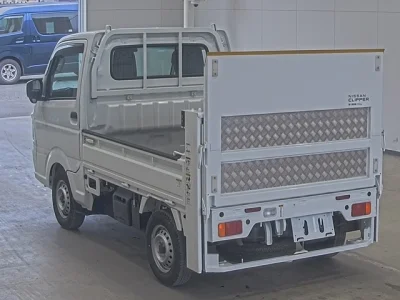 Nissan NT100 Clipper