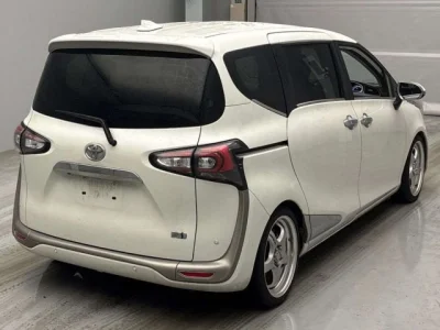 Toyota Sienta