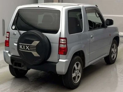 Nissan Kix