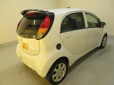 Mitsubishi i