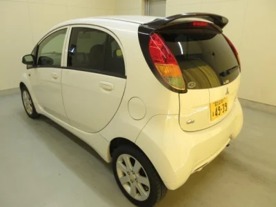 Mitsubishi i