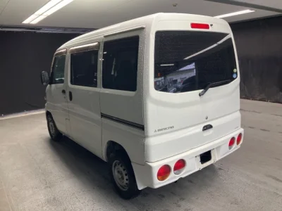 Mitsubishi Minicab Van