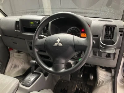 Mitsubishi Minicab Van