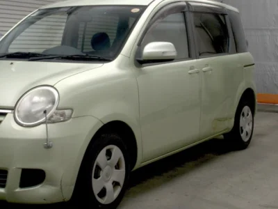 Toyota Sienta