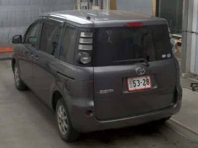 Toyota Sienta