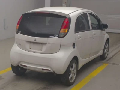 Mitsubishi i