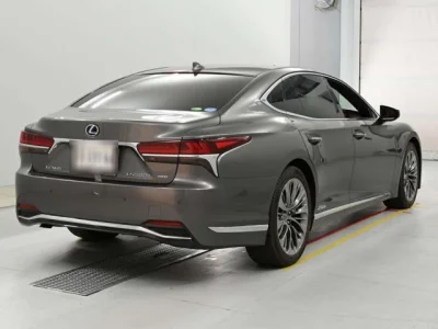 Lexus LS