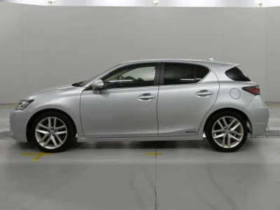 Lexus CT200h