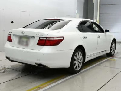 Lexus LS