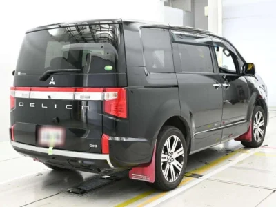 Mitsubishi Delica D:5