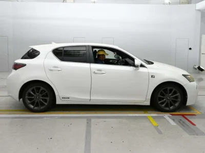 Lexus CT200h