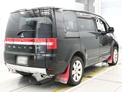 Mitsubishi Delica D:5