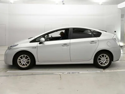 Toyota Prius PHV