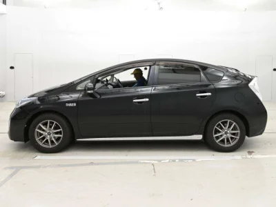 Toyota Prius PHV