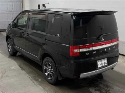 Mitsubishi Delica D:5