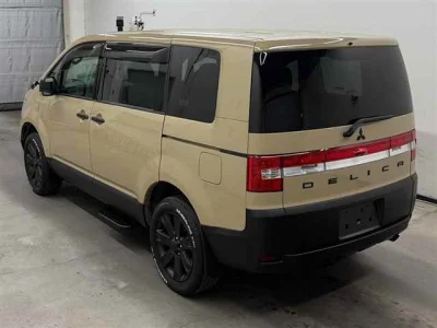 Mitsubishi Delica D:5