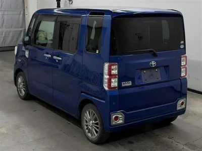 Toyota Pixis Mega