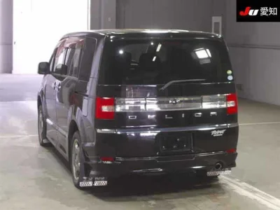 Mitsubishi Delica D:5