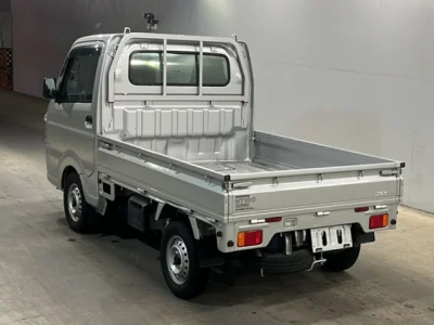 Nissan NT100 Clipper