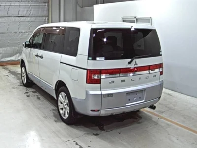 Mitsubishi Delica D:5