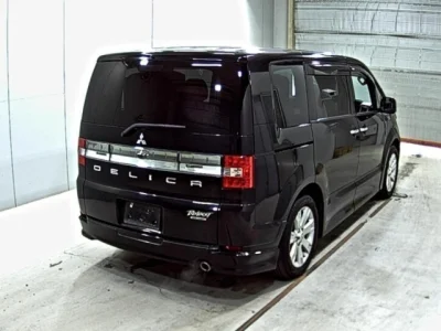 Mitsubishi Delica D:5