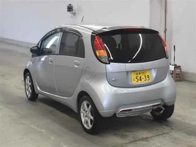 Mitsubishi i