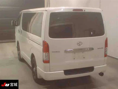 Toyota HiAce Van