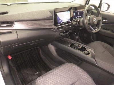 Nissan Aura