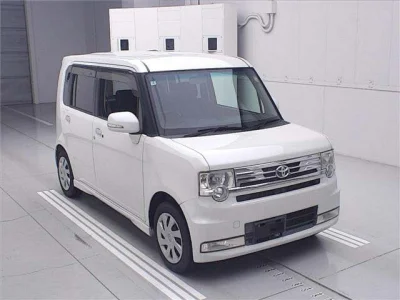 Toyota PIXIS SPACE