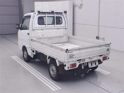 Nissan NT100 Clipper