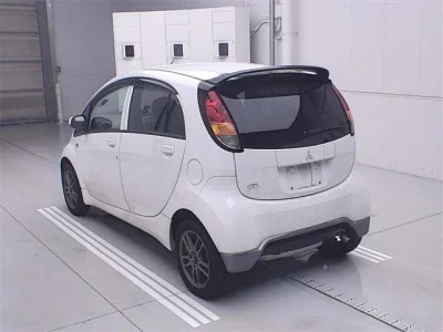Mitsubishi i