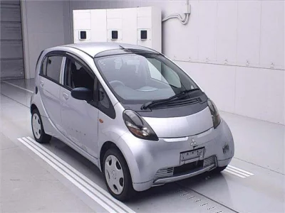 Mitsubishi i