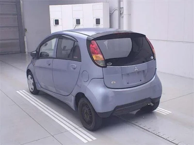 Mitsubishi i