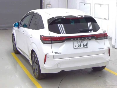 Nissan Aura