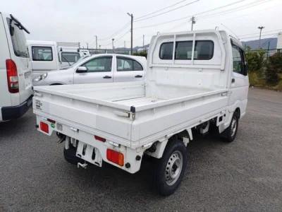 Nissan NT100 Clipper
