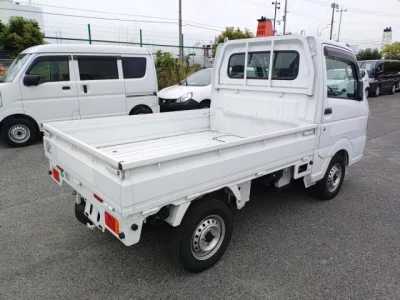 Nissan NT100 Clipper