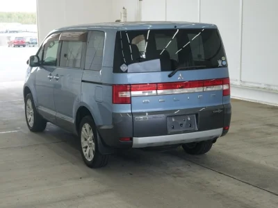 Mitsubishi DELICA D5