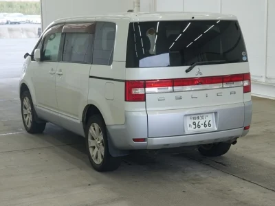 Mitsubishi DELICA D5