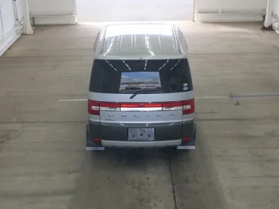 Mitsubishi DELICA D5
