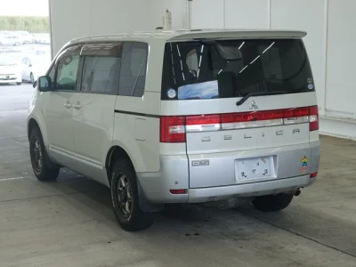 Mitsubishi DELICA D5
