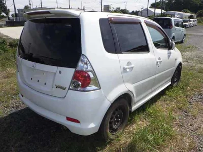 Daihatsu YRV