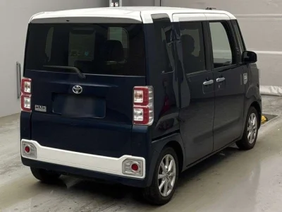 Toyota Pixis Mega