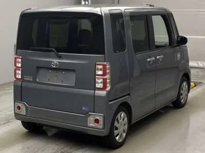 Toyota Pixis Mega