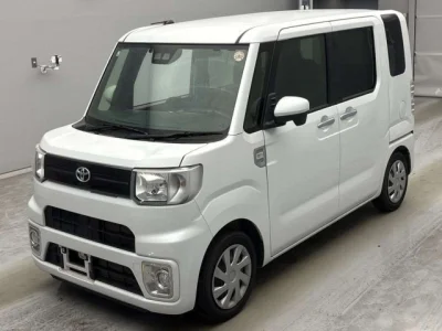 Toyota Pixis Mega